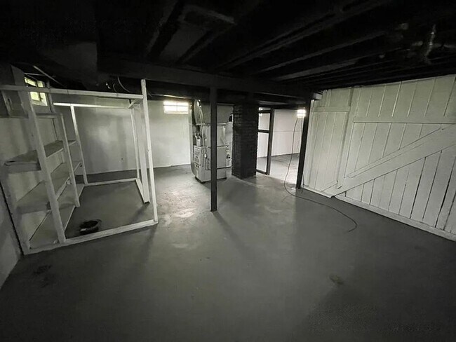 Building Photo - 3 bed 1 bath Home