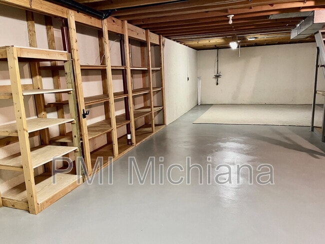 Building Photo - 1973 Creekbank Ln