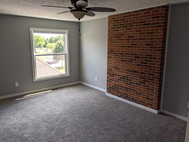 ceiling fans and brick accent wall - 452 Edinburgh Rd