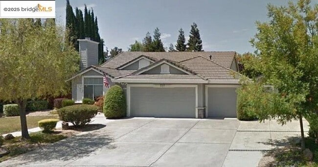Primary Photo - 737 Vivian Dr