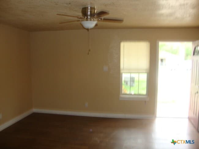 Building Photo - 1813 Fairview Dr