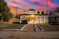 Building Photo - 2812 S Broadway Ave