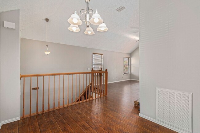 Building Photo - 588 Lake Forest Dr