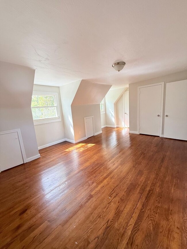 Building Photo - Beautiful Newly Renovated 2BD 1BA Home in ...