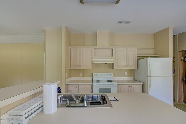 Building Photo - 14820 Aubrey Ave