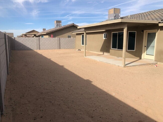Building Photo - Beautiful Home in Saguaro!