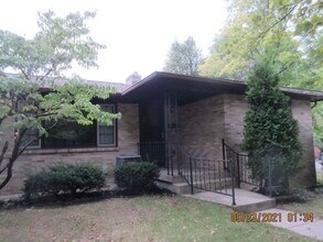 Building Photo - 1651-1655 Diamond NE