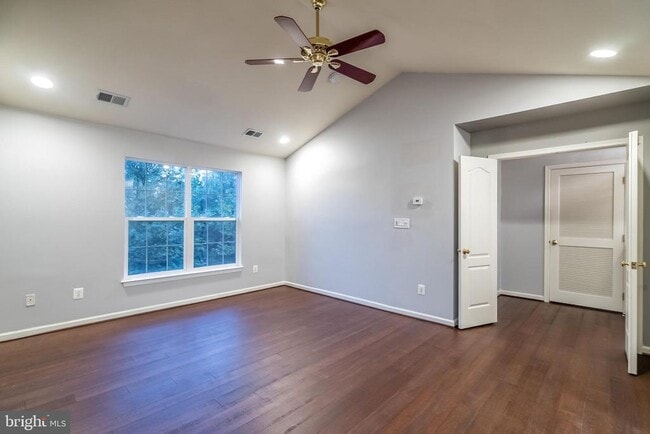 Building Photo - 43619 Dunhill Cup Square