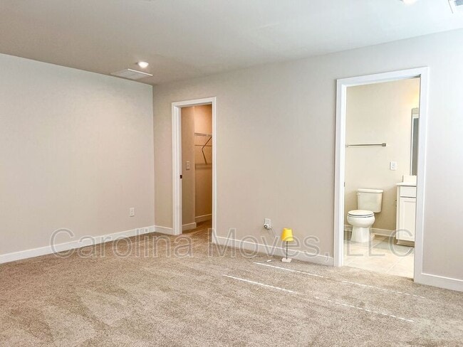 Building Photo - 535 Martin Crk Dr