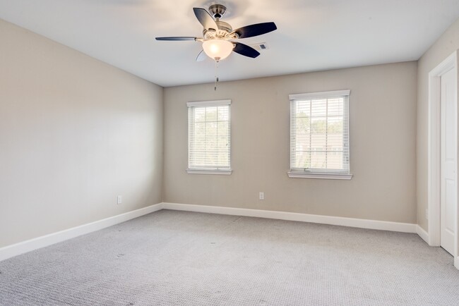 Building Photo - 5869 Valley Forge Dr