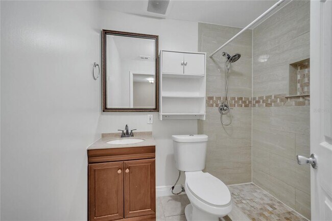Building Photo - 1395 Meadowbrook St