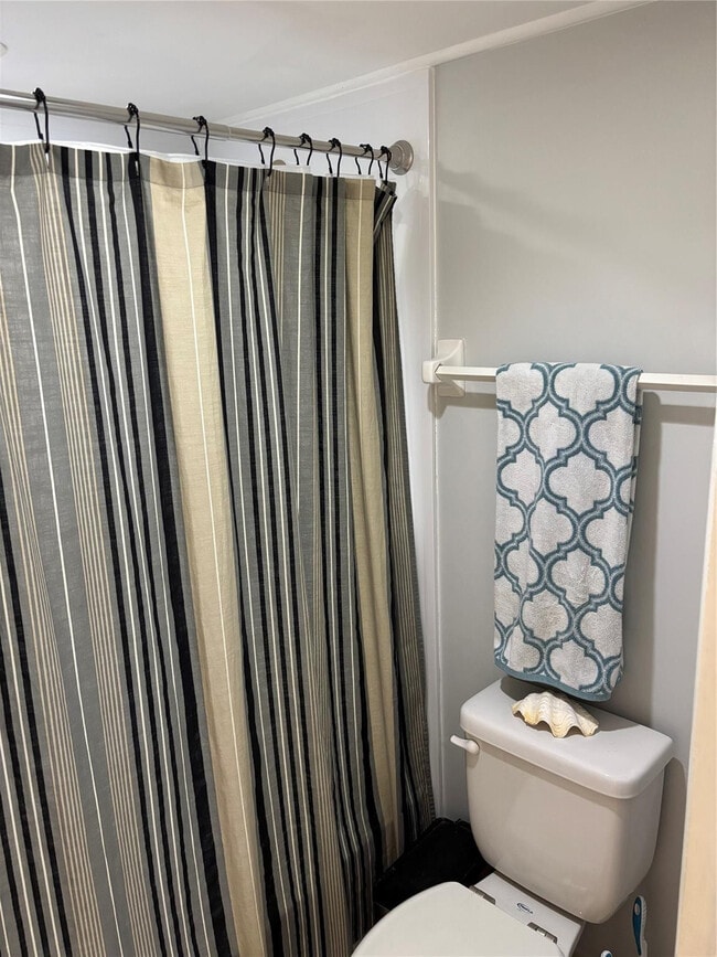 Building Photo - 3650 Inverrary Dr