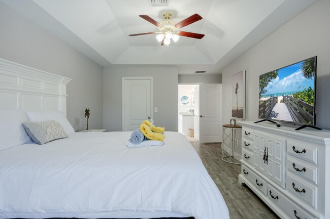 Building Photo - 2211 Surfside Blvd