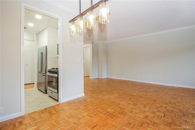 Building Photo - 35 N Chatsworth Ave