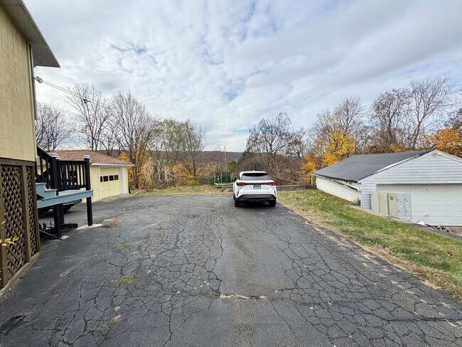 Building Photo - 162 High St