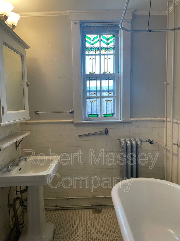 Building Photo - 2014 Cherokee Pkwy