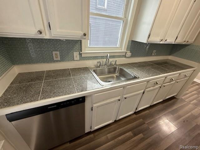 Building Photo - 358 W Elza Ave