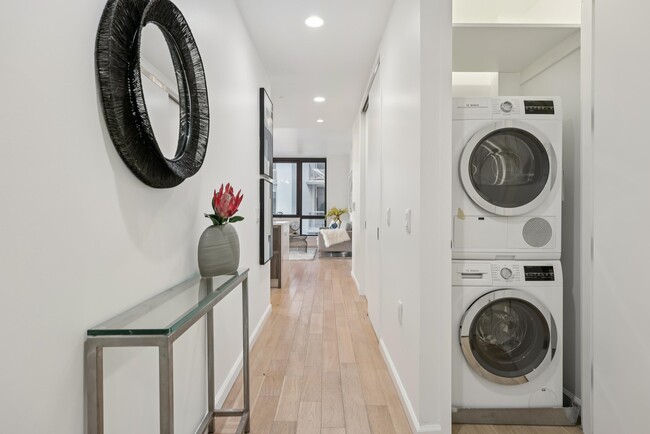 Building Photo - 160 1st St