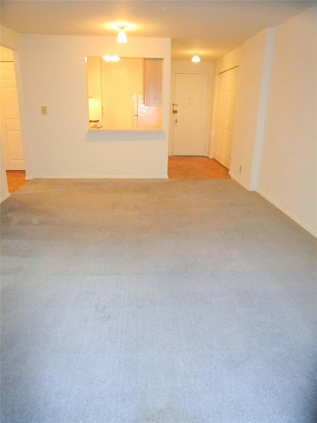 Building Photo - 680 N Terrace Ave