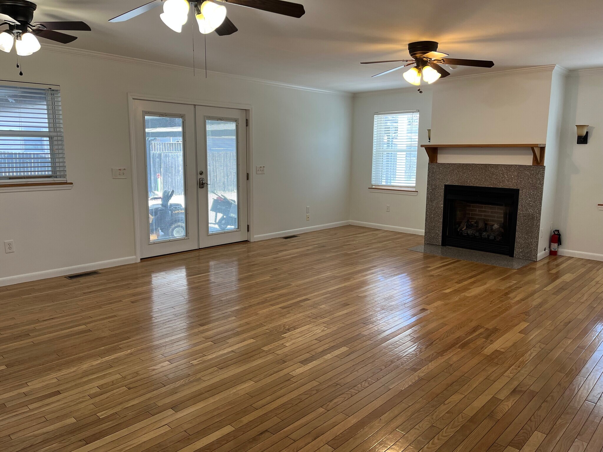 Very large den with gas fireplace - 2101 Jade Dr