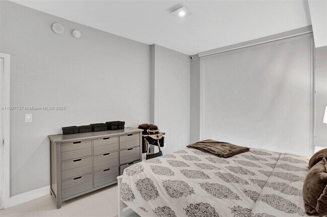 Building Photo - 400 Sunny Isles Blvd