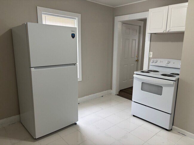 Building Photo - 2 BED, 1 BATH HOME LOCATED IN HIGH POINT