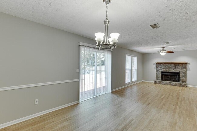 Building Photo - 1813 Rambling Woods Dr NW