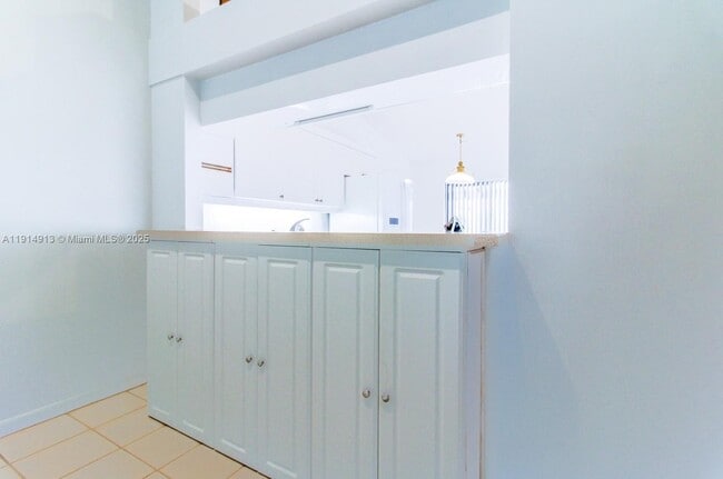 Building Photo - 5289 Fairway Woods Dr