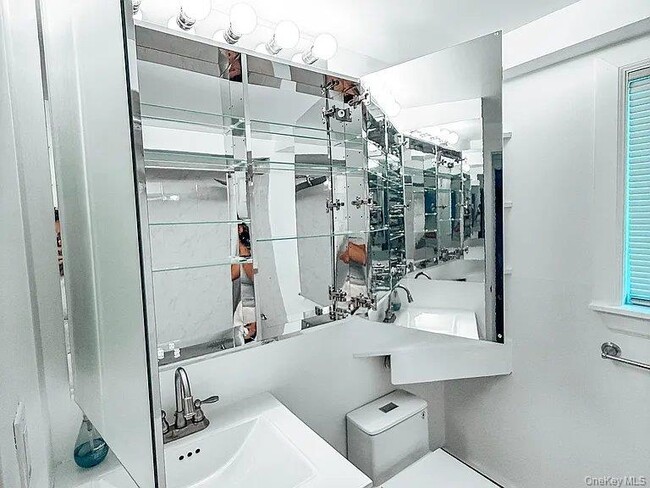 Building Photo - 11 Marshall St