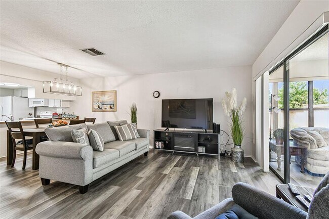 Building Photo - 7433 Greystone Dr