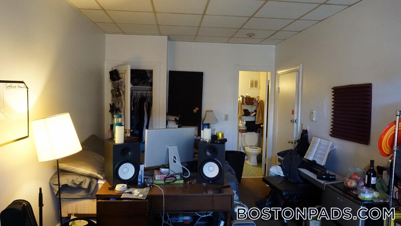 Building Photo - 405 Beacon St