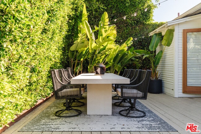 Building Photo - 1163 Nelrose Ave