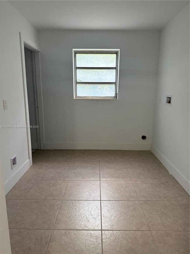 Building Photo - 6473 SW 25th St