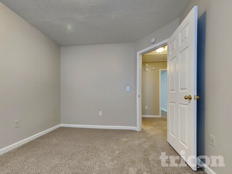 Building Photo - 15 Thrasher Rd