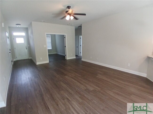 Building Photo - 176 Willow Dr