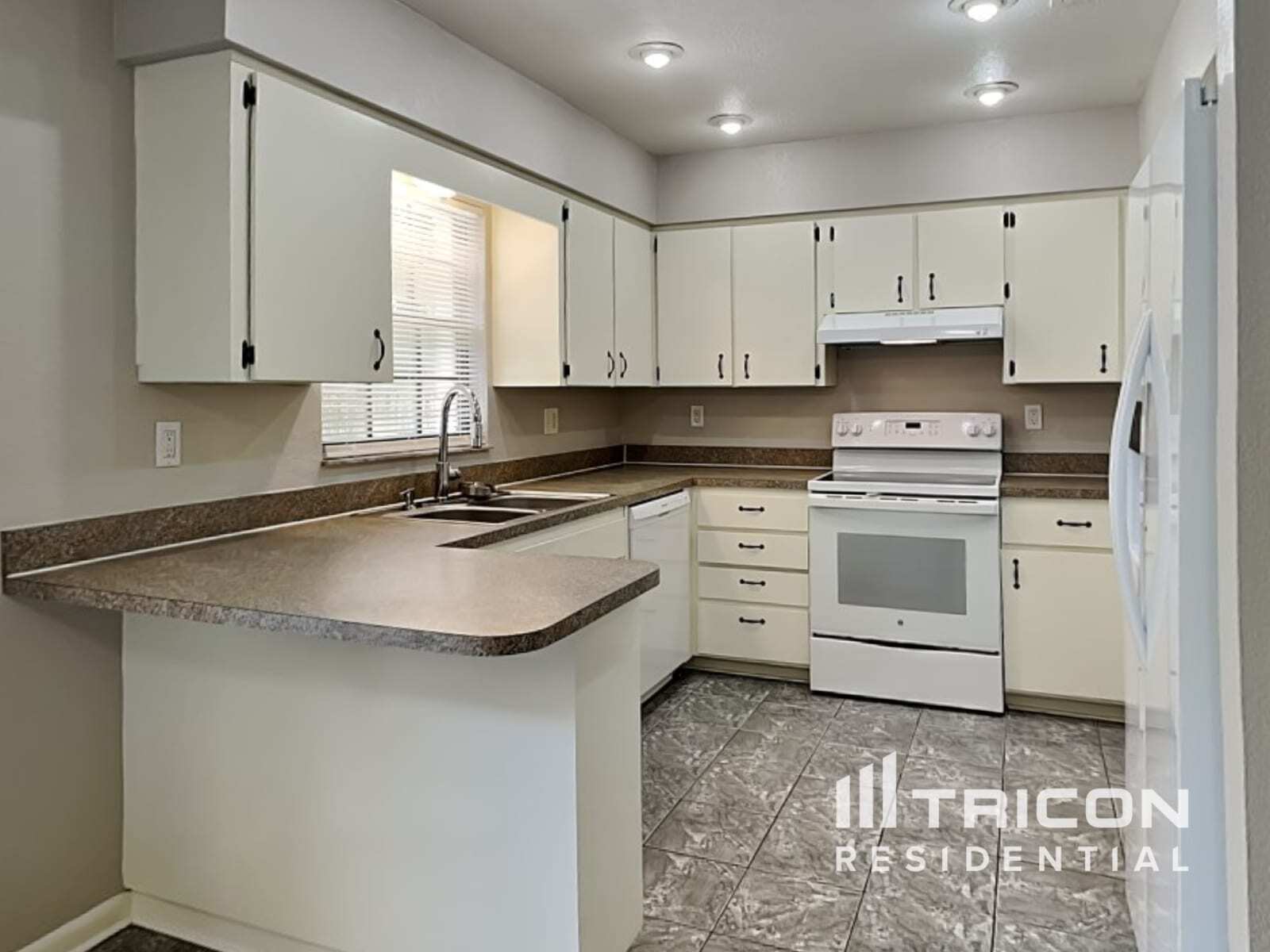 Building Photo - 3701 Sapphire Ln