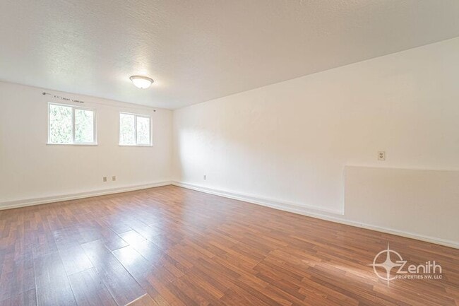 Building Photo - 106 W Beacon Hill Dr