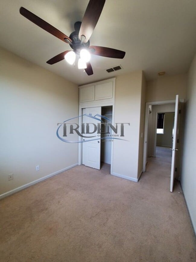 Building Photo - 4 bedroom, 2 ½ bath SOLAR home