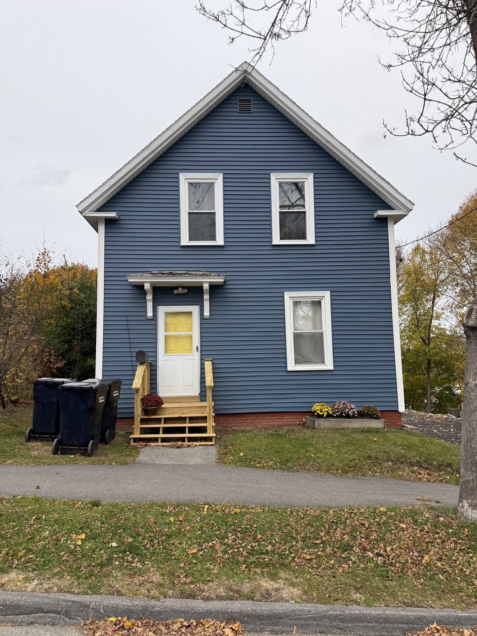 Building Photo - 45 Dillingham St