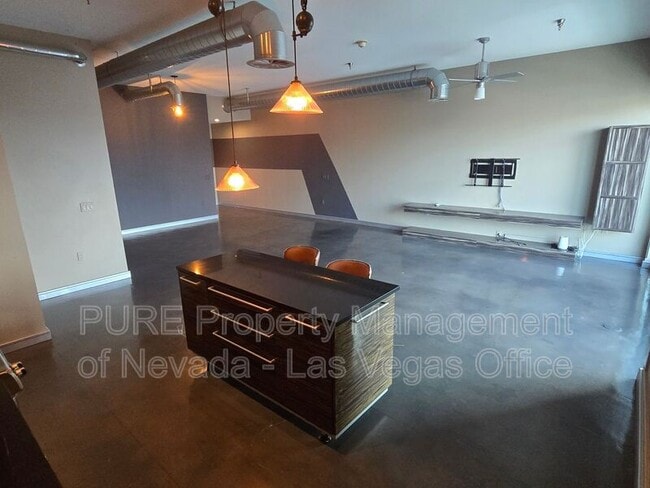 Building Photo - 200 Hoover Ave