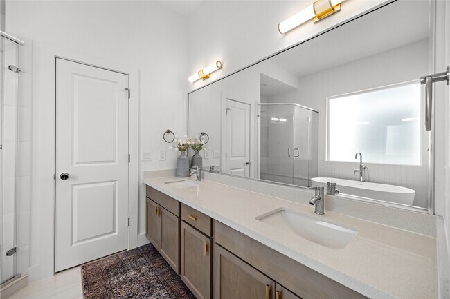 Building Photo - 1550 W Tidwell Rd