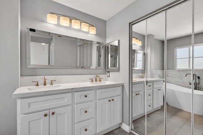 Building Photo - Bright & Updated 2 Bedroom Home with Flexible Primary Retreat and Amazing Community Amenities!