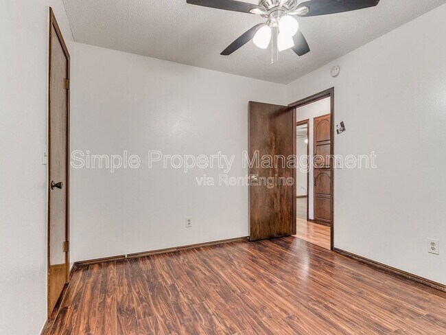 Building Photo - 2604 Brenda Ave