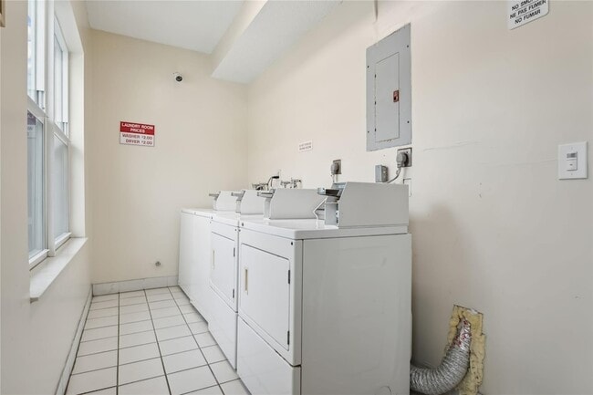 Building Photo - 326 Harrison St