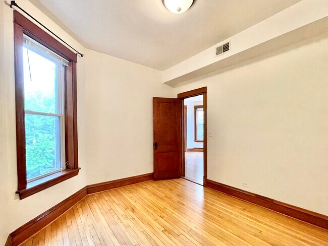 Building Photo - 3319 W Pierce Ave