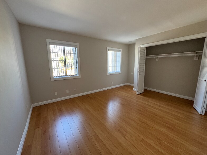 Building Photo - 624 E Cedar Ave