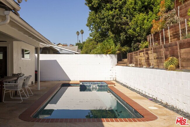 Building Photo - 4049 Fairway Blvd