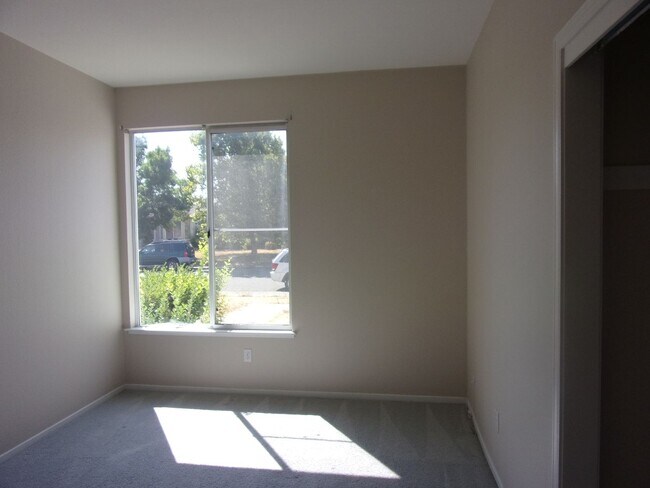 Building Photo - 1609 Paseo Flores Dr