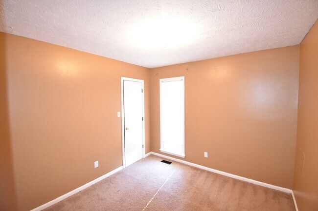 Building Photo - 957 Kennesaw Dr