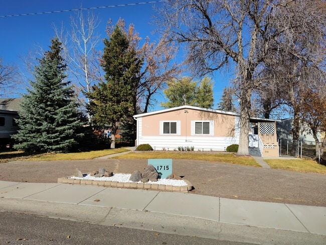 Building Photo - 1715 17th Ave S